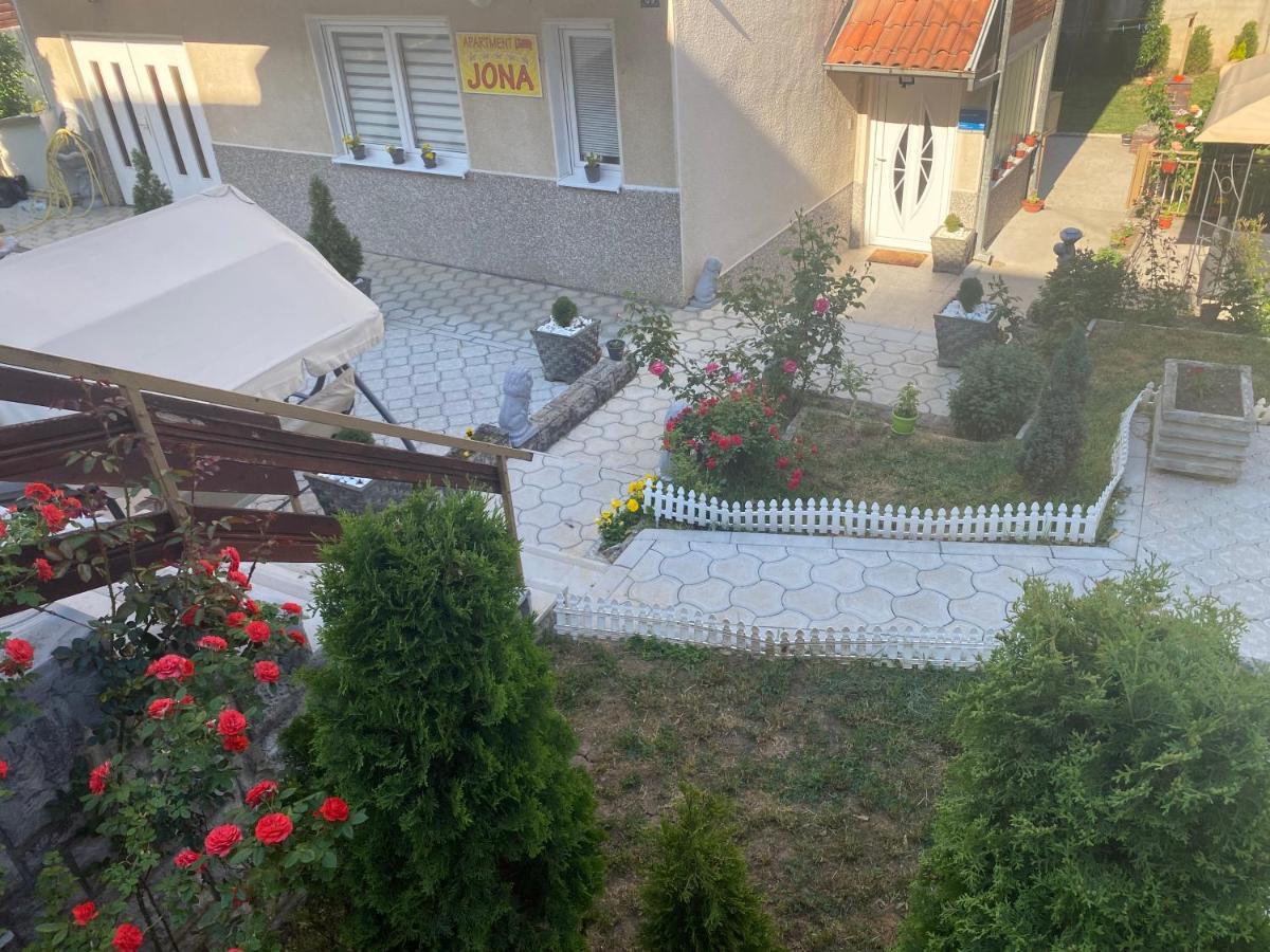 Ni דירות באזור Tutunovic Podrum, בגודל 64 מר, עם 2 חדרי שינה ו- 1 חדרי רחצה פרטיים מראה חיצוני תמונה